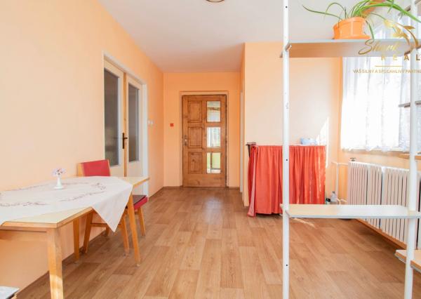 REZERVOVANÉ - Rodinný dom s rozľahlým slnečným pozemkom