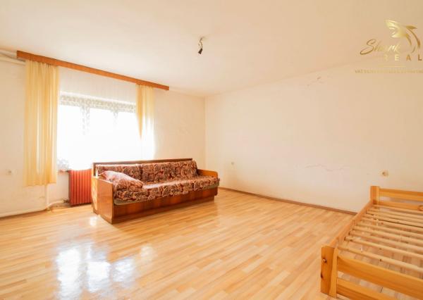 REZERVOVANÉ - Rodinný dom s rozľahlým slnečným pozemkom