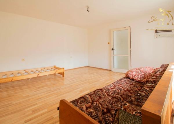 REZERVOVANÉ - Rodinný dom s rozľahlým slnečným pozemkom