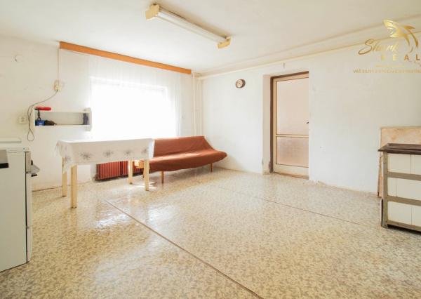 REZERVOVANÉ - Rodinný dom s rozľahlým slnečným pozemkom