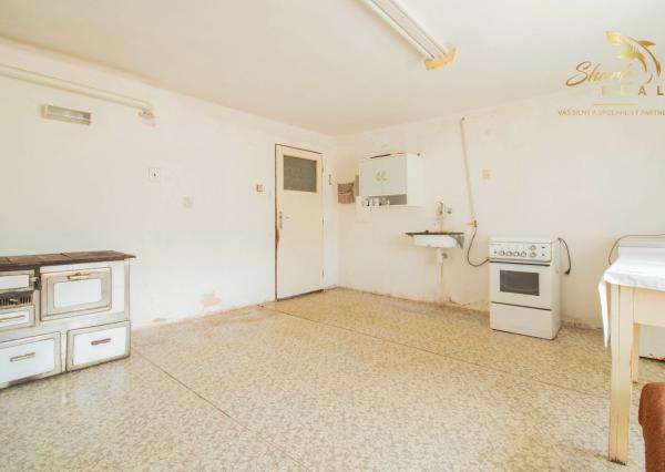 REZERVOVANÉ - Rodinný dom s rozľahlým slnečným pozemkom