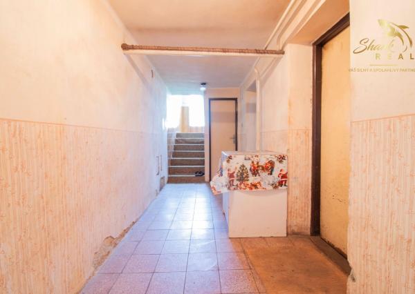 REZERVOVANÉ - Rodinný dom s rozľahlým slnečným pozemkom