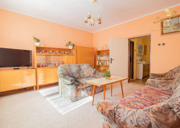 Čiastočne zrekonštruovaný dom vo výbornej lokalite s garážou