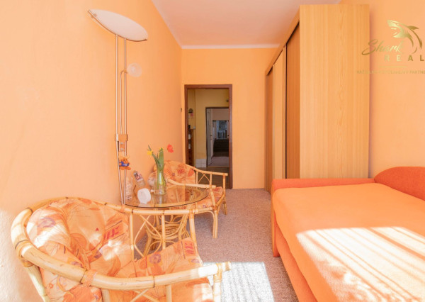 Čiastočne zrekonštruovaný dom vo výbornej lokalite s garážou