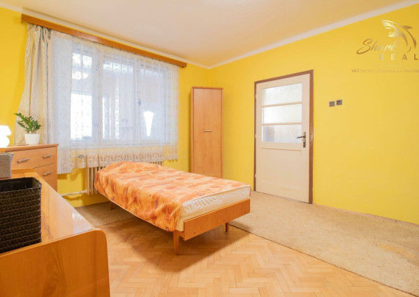 Čiastočne zrekonštruovaný dom vo výbornej lokalite s garážou