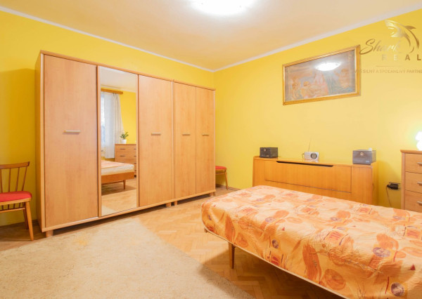 Čiastočne zrekonštruovaný dom vo výbornej lokalite s garážou