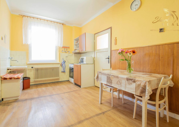 Čiastočne zrekonštruovaný dom vo výbornej lokalite s garážou