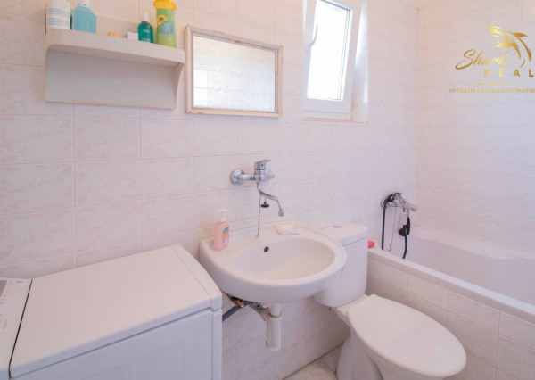 Čiastočne zrekonštruovaný dom vo výbornej lokalite s garážou