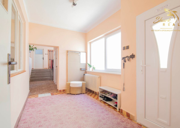 Čiastočne zrekonštruovaný dom vo výbornej lokalite s garážou