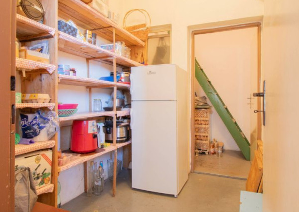 Čiastočne zrekonštruovaný dom vo výbornej lokalite s garážou