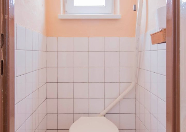 Čiastočne zrekonštruovaný dom vo výbornej lokalite s garážou