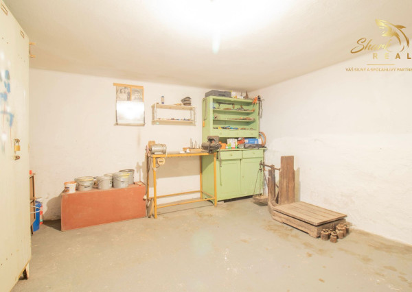 Čiastočne zrekonštruovaný dom vo výbornej lokalite s garážou