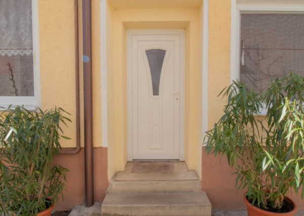 Čiastočne zrekonštruovaný dom vo výbornej lokalite s garážou