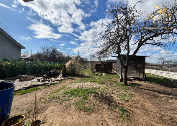 Záhrada s mobilným domčekom