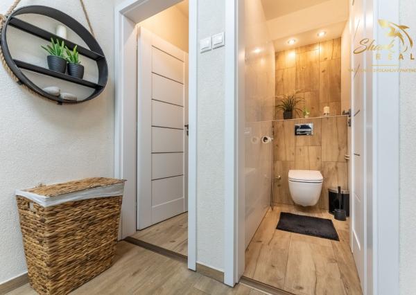 ***VÝNIMOČNÁ NEHNUTEĽNOSŤ LEN 20 km od Trnavy*** úžitková plocha 590 m2***veľký dvor s bazénom a wellnesom***