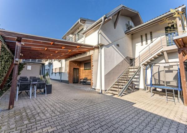 ***VÝNIMOČNÁ NEHNUTEĽNOSŤ LEN 20 km od Trnavy*** úžitková plocha 590 m2***veľký dvor s bazénom a wellnesom***