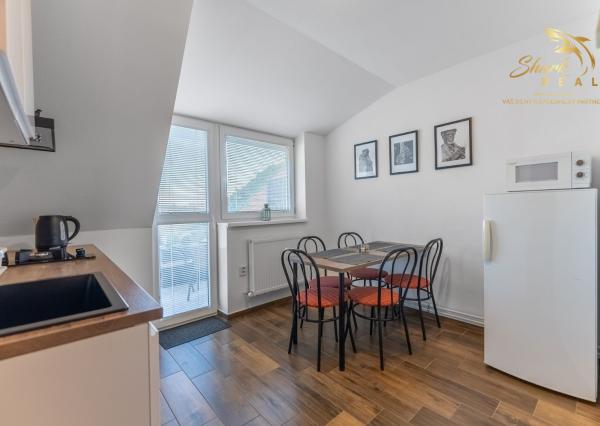 ***VÝNIMOČNÁ NEHNUTEĽNOSŤ LEN 20 km od Trnavy*** úžitková plocha 590 m2***veľký dvor s bazénom a wellnesom***