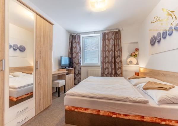 ***VÝNIMOČNÁ NEHNUTEĽNOSŤ LEN 20 km od Trnavy*** úžitková plocha 590 m2***veľký dvor s bazénom a wellnesom***