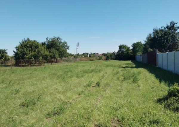 Pozemok ideálny na výstavbu 2 rodinných domov