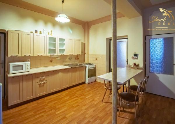 Priestranný rodinný dom v Hornej Strede s veľkým pozemkom