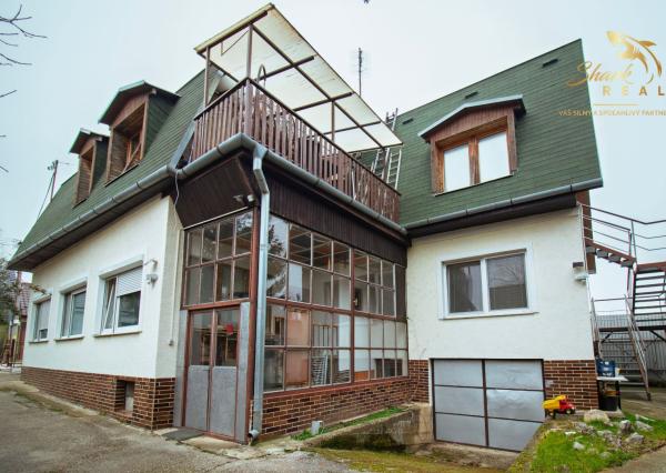 Priestranný rodinný dom v Hornej Strede s veľkým pozemkom