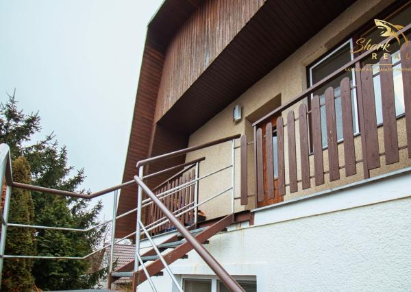 Priestranný rodinný dom v Hornej Strede s veľkým pozemkom