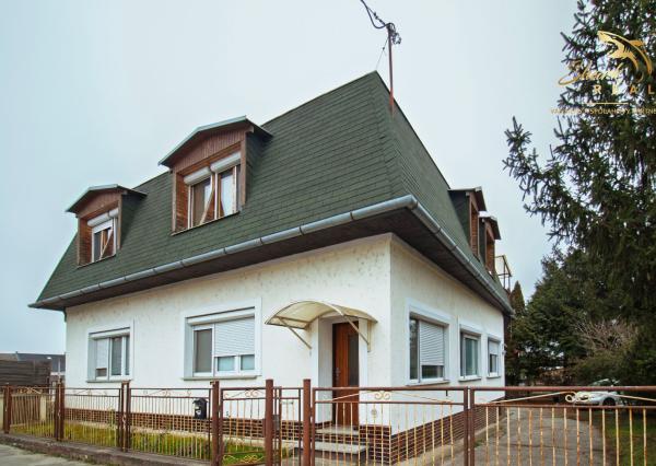 Priestranný rodinný dom v Hornej Strede s veľkým pozemkom