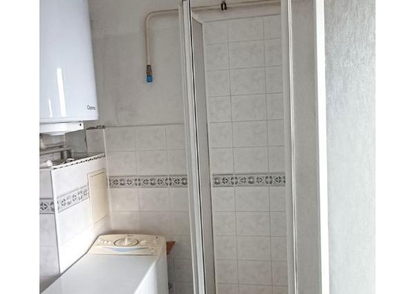 PREDANÉ - Presvetlený veľký 3 izbový byt / Malé Kozmálovce - Levice