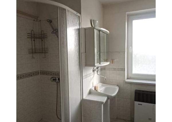 PREDANÉ - Presvetlený veľký 3 izbový byt / Malé Kozmálovce - Levice