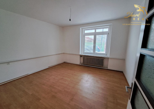 Rodinný dom s pozemkom vhodným na podnikanie