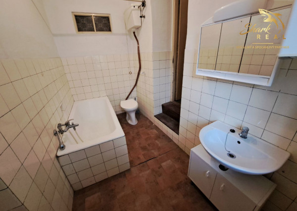 Rodinný dom s pozemkom vhodným na podnikanie