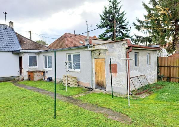 Starší domček s krásnym pozemkom