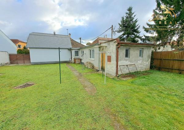 Starší domček s krásnym pozemkom