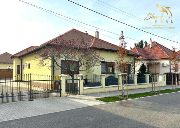 Krásny rodinný dom v centre Malaciek