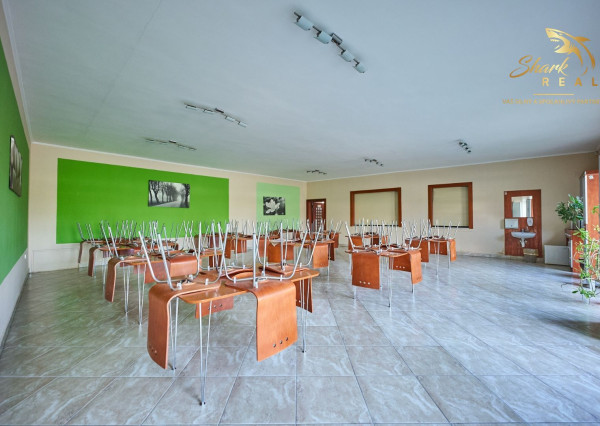 Školská budova v centre obce Mostová