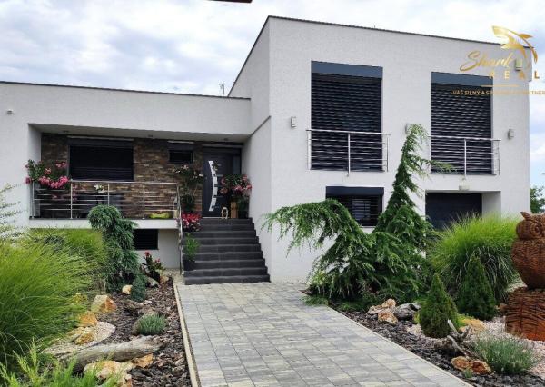 SHARK REAL ponúka výnimočná nehnuteľnosť s bazénom a pozemkom 2500m2