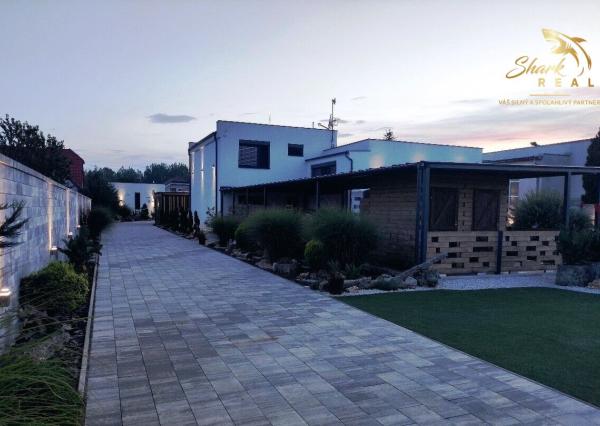 SHARK REAL ponúka výnimočná nehnuteľnosť s bazénom a pozemkom 2500m2