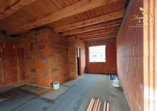 Na predaj 4 izbová novostavba v Malom Lapáši