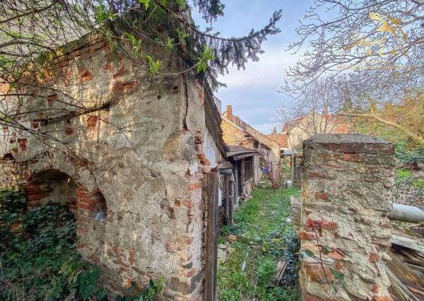 Znížená cena - Jedinečná príležitosť - Historický vinársky dom v samotnom srdci Pezinka