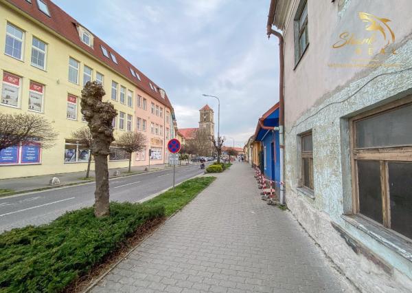 Znížená cena - Jedinečná príležitosť - Historický vinársky dom v samotnom srdci Pezinka