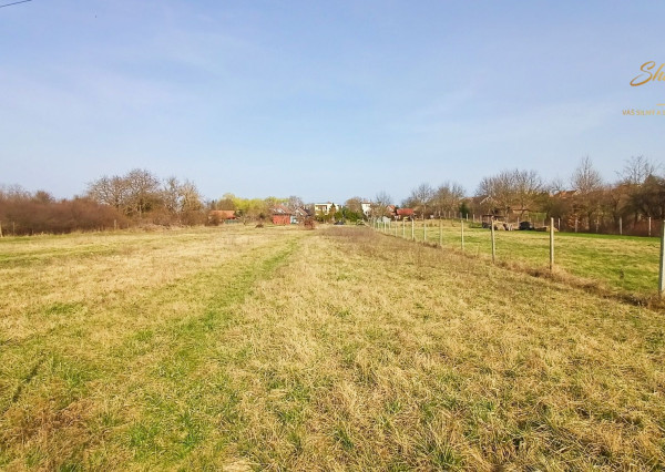 Rovinatý pozemok na predaj v blízkosti prírody