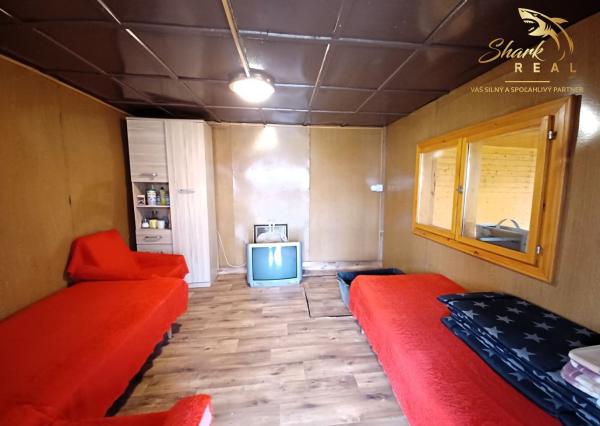 Záhrada s chatkou na okraji mesta / Levice.