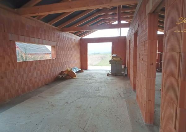 NOVÁ CENA! Rozostavaný bungalov v krásnom prostredí