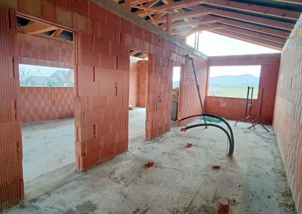 NOVÁ CENA! Rozostavaný bungalov v krásnom prostredí