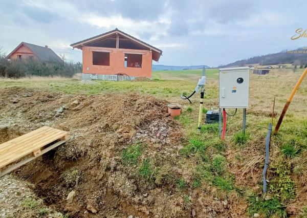 NOVÁ CENA! Rozostavaný bungalov v krásnom prostredí