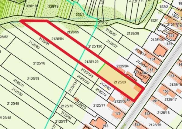 Rovinatý investičný pozemok neďaleko diaľnice