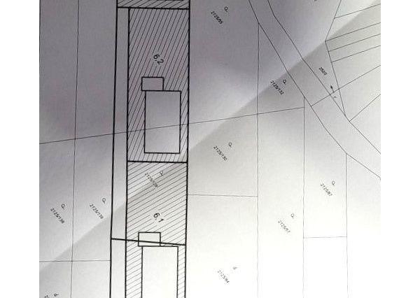 Rovinatý investičný pozemok neďaleko diaľnice