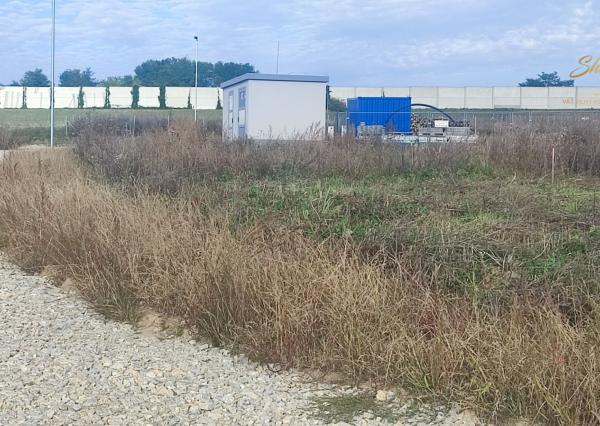 Shark real  ponúka  na predaj pozemok v Nitre,  Lukov dvor.  Plocha: pozemku 1645m2. 