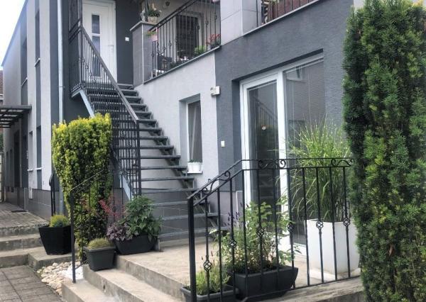 Jedinečná apartmánová nehnutelnosť s bazénom a záhradou