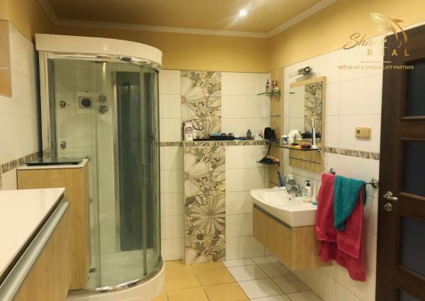 Jedinečná apartmánová nehnutelnosť s bazénom a záhradou